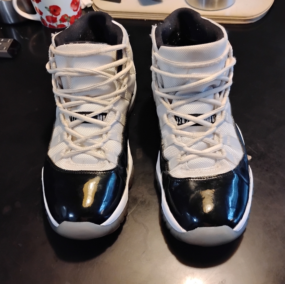 Jordan Retro High Tops - Picture 6 of 12
